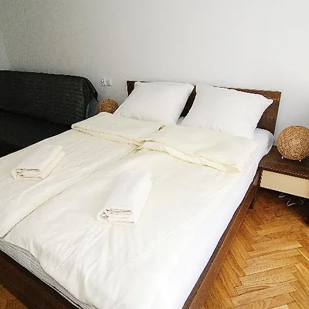 P&j Tourist Hotel