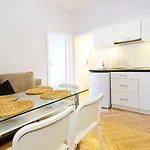 P&j Tourist Отель 5*